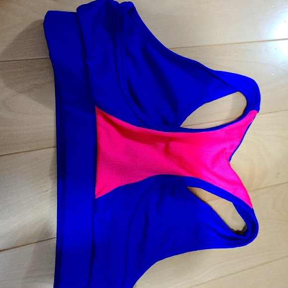 Nike sports bra - Picture 3 of 3